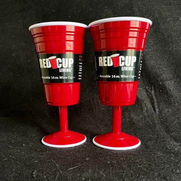 NWT 2 – ‘Red Cup Living’ Reuseable Red Plastic Wine Cup 14oz - Picture 1 of 8